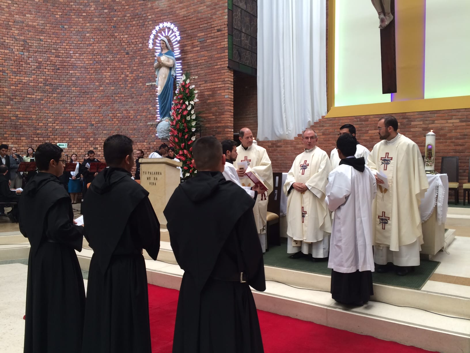 Profissão solene de três jovens colombianos na festa de San Agustín