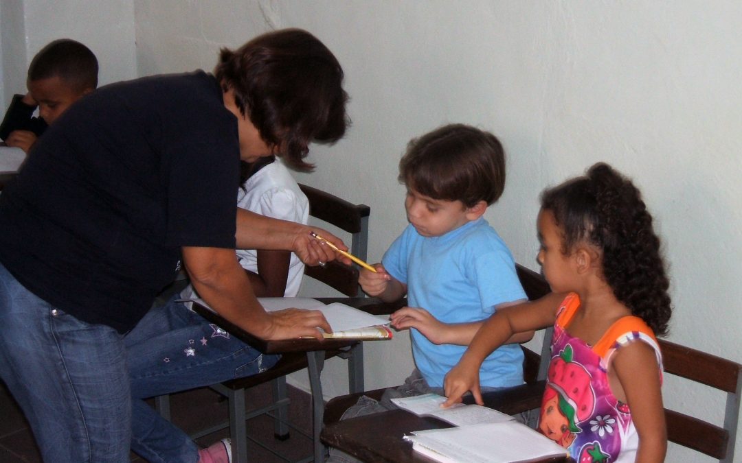 Más de 850 niños en situación de pobreza en cinco países recibirán educación con ARCORES