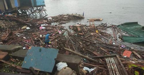 Solidaridad en medio de la fuerte tormenta